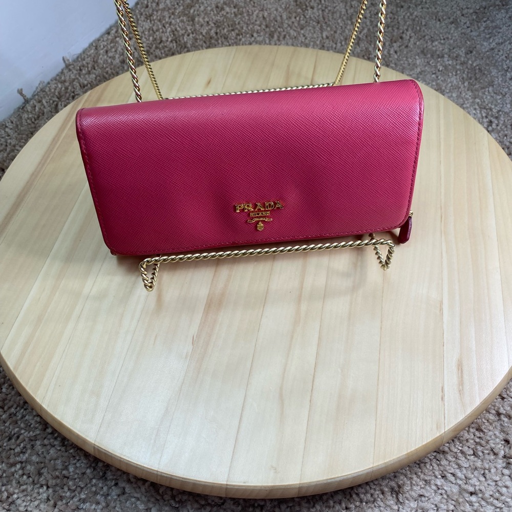 PRADA SAFFIANO LEATHER CHAIN WALLET - Raspberry Pink